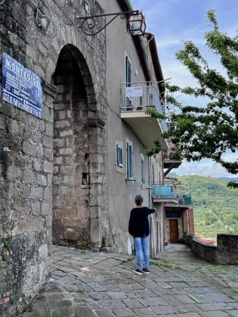 Cantina Nel Castello Montegiovi Exterior foto